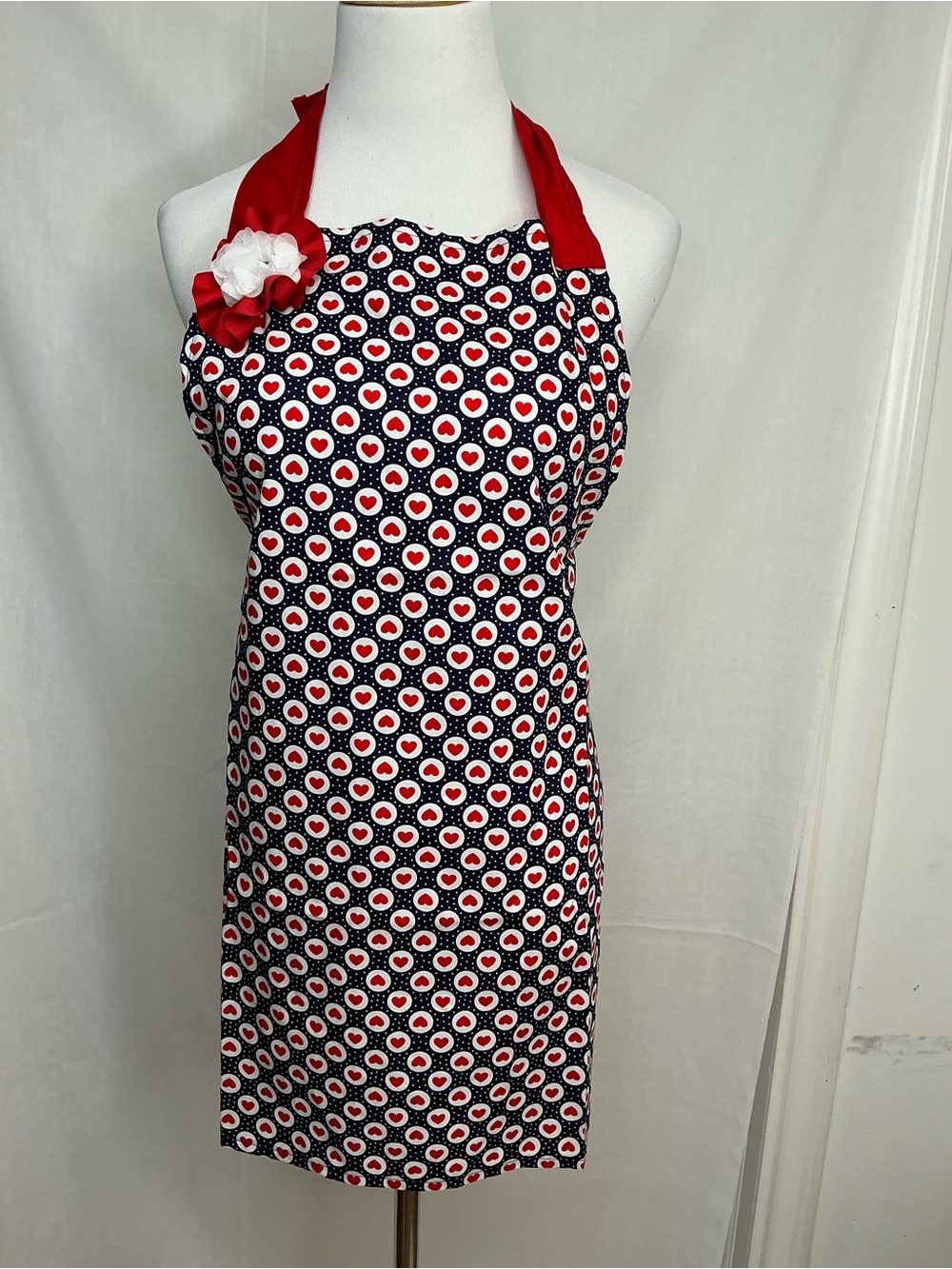 2100 - Red & Navy Polka Heart Halter Apron - Picture 5 of 7